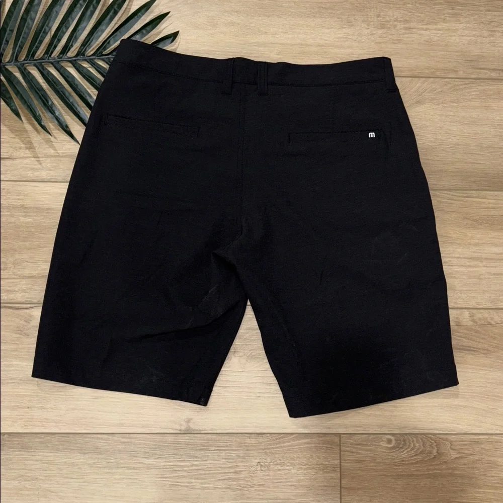 Travis Mathew Black Flat Front Men Shorts SIZE 33 - Picture 2 of 5